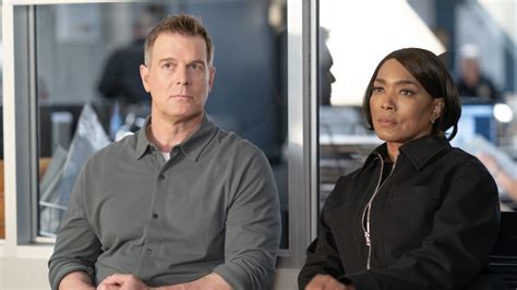 Could Bobby Be Alive On 9 1 1 Angela Bassett Responds To Fans Ahead Of Season 9