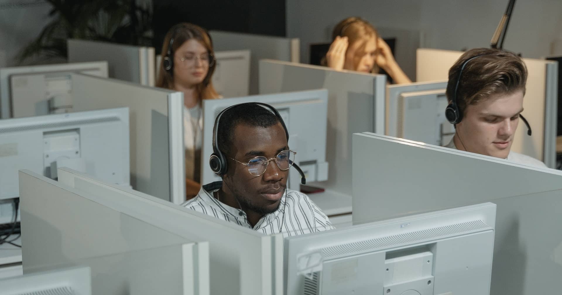 Employee Satisfaction Statistics Across The Globe [100% Updated]