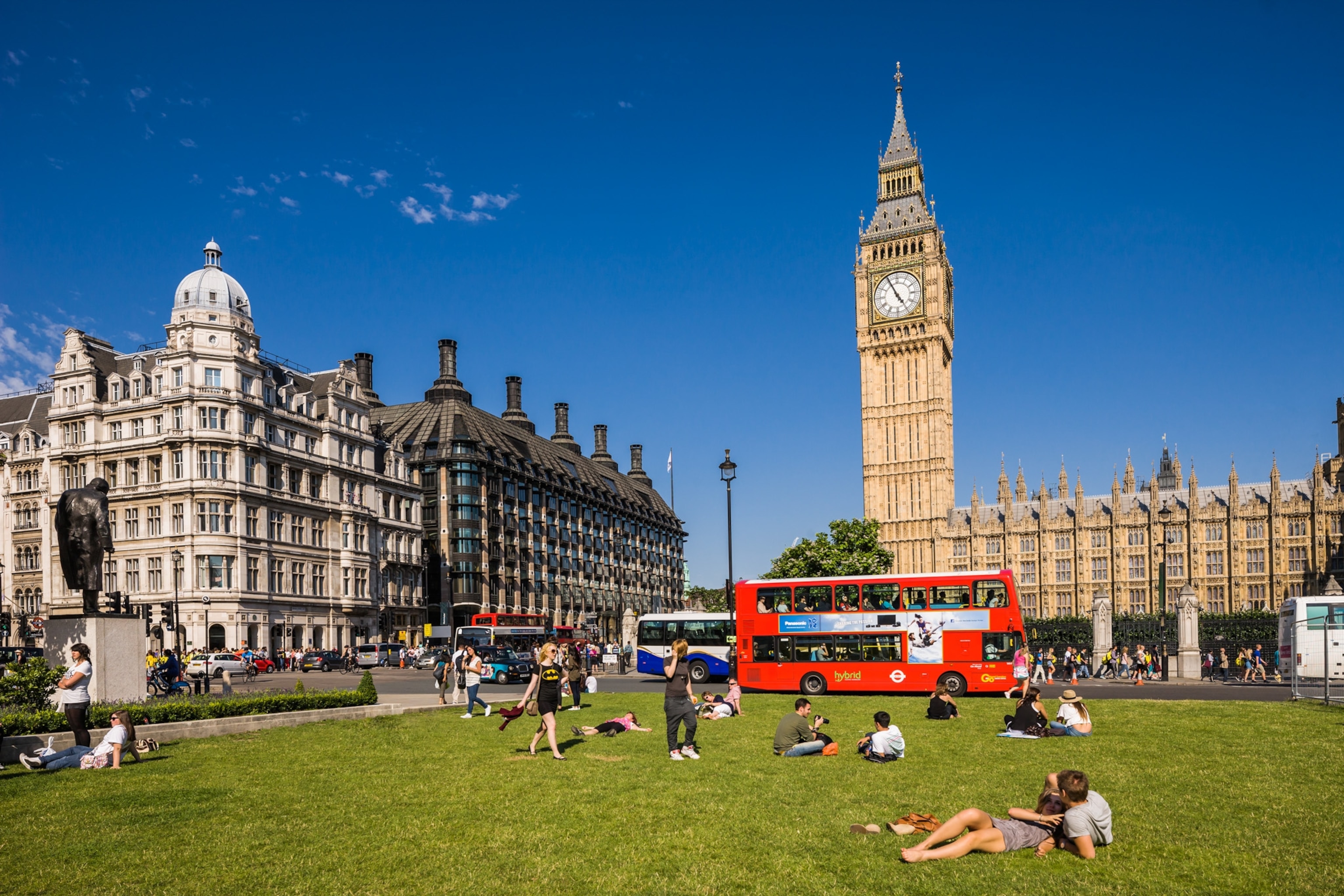 London Is Installing Electric Car Charging Stations Inside Lamp Posts