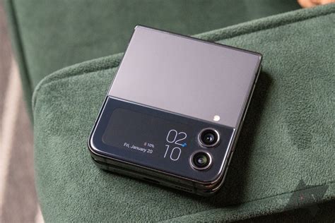 The Galaxy Z Flip 7 Is The Angriest Phone Of The Year The Galaxy Z Flip 7 Is The Angriest Phone Of The Year