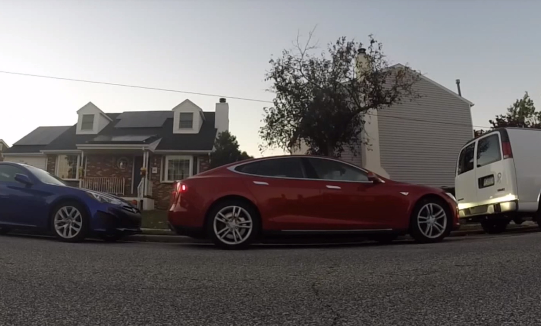 Tesla Autopark will parallel park with precision