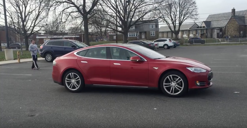 Tesla Summon Autopark demonstration