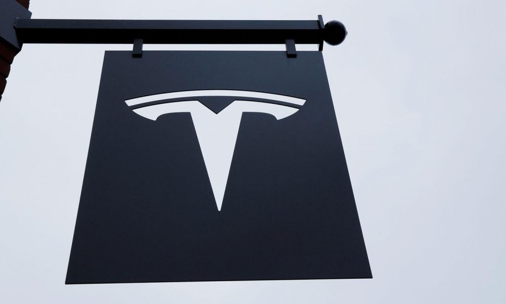 Tesla Pennant