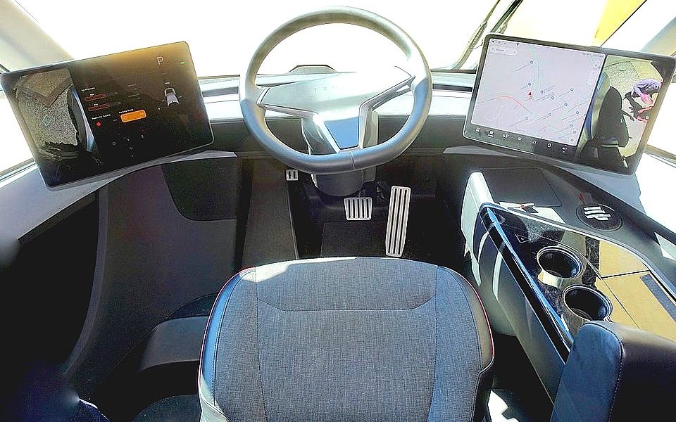 tesla-semi-cockpit-1