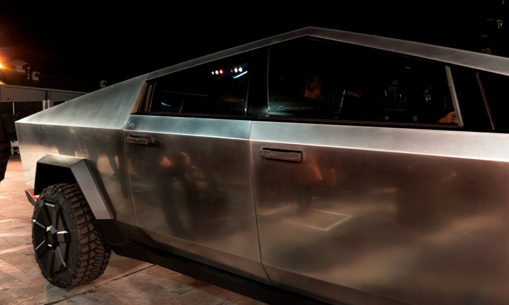 Tesla Cybertruck self-presenting door handles (Photo: Teslarati)