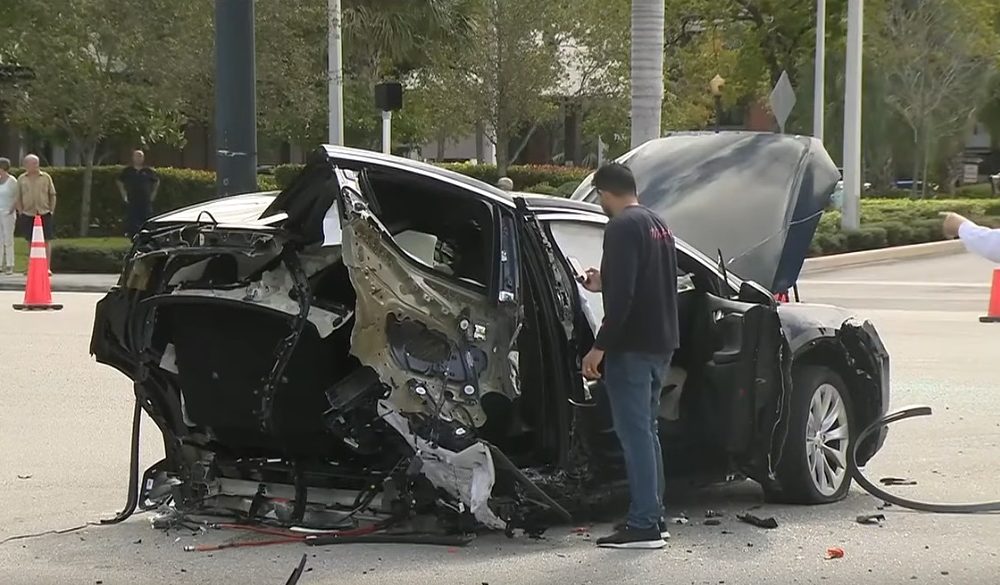 Tesla Model X sheers in half after high speed crash (WPLG Local 10 | YouTube)